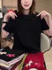 Camiseta Manga Curta Cor Magenta, Gola Redonda, Ombro Caído, Tecido de Algodão Puro Escovado, Estilo Niche Aconchegante, Elegante, Rejuvenescedor, Emagrecedor, Blusa Base