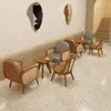 Juego Personalizado de Mesa y Sillas de Ratán para Cafetería, Mesa y Sillas de Comedor Simples de Madera Maciza Comerciales para Restaurantes, Cafeterías de Té de Leche y Áreas de Reuniones