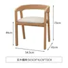 Design de sala de estar minimalista na cor creme com uma grande mesa retangular de madeira maciça e tampo de pedra, adequada como mesa de estudo ou de escritório, combinada com um sofá e mesa de jantar com cadeiras.