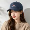 Gorra de béisbol bordada con un lindo cachorro de dibujos animados para mujer, versátil, adelgazante, visera ancha, circunferencia de cabeza grande, copa suave