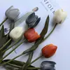 Noche Oscura Estilo Fluido Tulipán Artificial Florero Falso Sala de Estar Estilo Ins Té Negro Arreglo de Flores de Seda Adornos Decorativos