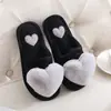 Pantuflas de Algodón para Otoño e Invierno Zapatos de Dibujos Animados Corazón de Melocotón Venta al por Mayor Piso Antideslizante Cálido Estilo de Dama Corazón Grande Pantuflas para Casa