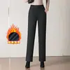 Calças casuais 1026 forradas com fleece, grossas, de cintura alta para mulheres de meia-idade, cintura alta, elásticas, perna reta, adequadas para o trajeto no outono e inverno