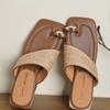 Chinelo Celebridade da Internet Estilo Férias Palha Fivela de Metal Bico Quadrado Plano Moda Verão Calçado Externo Salto Grosso Sandálias de Bico Aberto