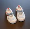 Sandalias Infantiles de Suela Blanda Anti-Patada de Malla Única Zapatos de Tela Bordados de Moda 2026 Nuevas Llegadas Primavera/Verano Zapatos Deportivos para Caminar Unisex para Niños Pequeños