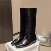 Botas de Salto Bloco Quadradas Retrô da Moda para Panturrilha Larga Retas de Cano Alto Femininas Outono Inverno Novo Simples Estilosas Versáteis de Couro Macio