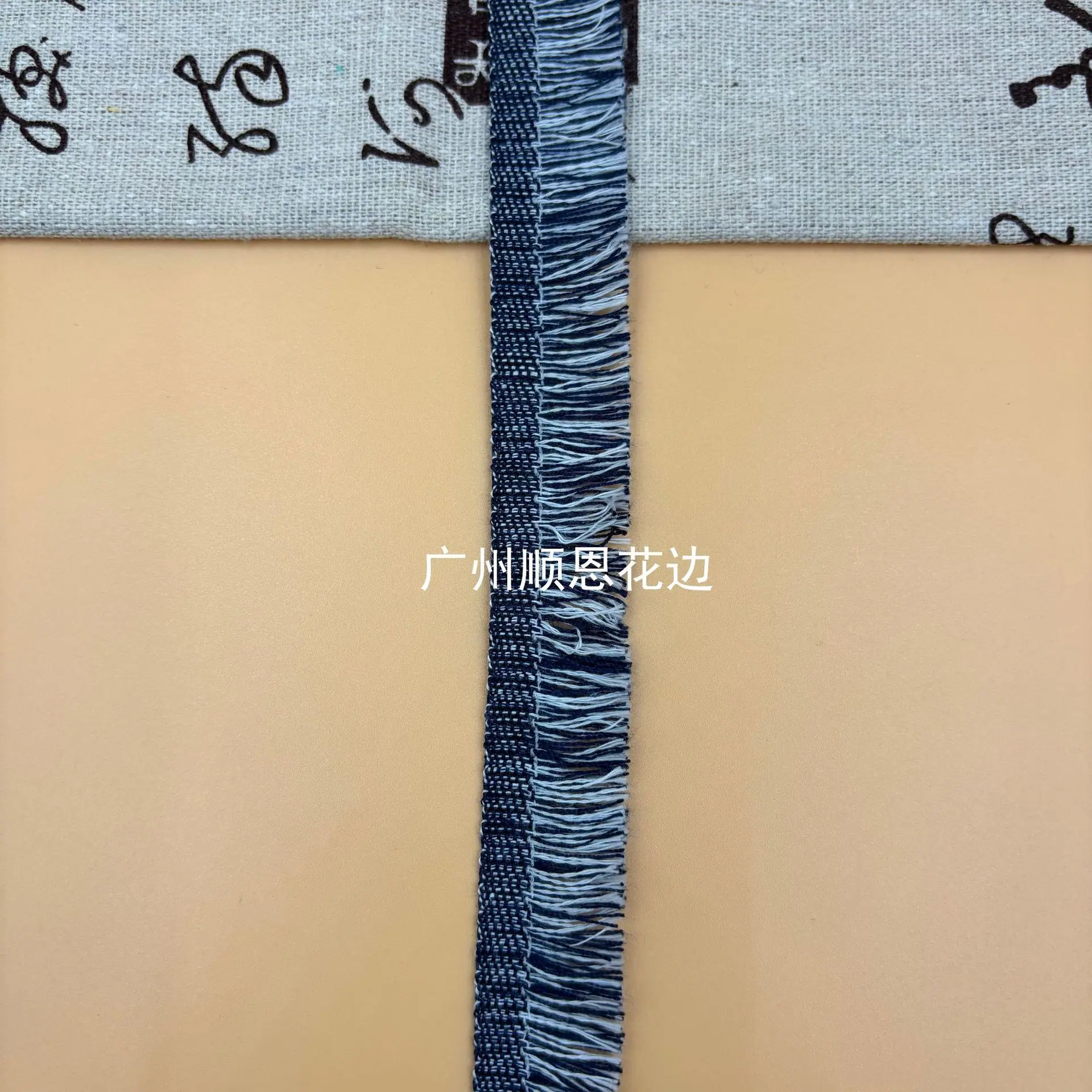 深蓝白