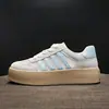 Zapatillas transpirables de malla con suela gruesa para mujer, nueva colección primavera/verano 2026, versátiles zapatillas de entrenamiento alemanas, calzado deportivo y casual que aumenta la altura para mujer