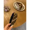 Maillard Brown estilo universitário Plaid headband feminino larga borda alta Skull top esponja headband face wash cocar hairpin