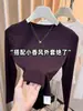 Camiseta Básica de Manga Longa com Gola Redonda para Mulheres 2026 Outono Novo Estilo Simples Slim Fit Versátil Camada Base Top Interno Tendência