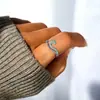 Anel Dupla Onda Eu Te Amo - Cobre Bicolor Fresco e Moderno com Microincrustação Anel Ajustável para Noivado e Casamento