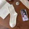 Calcetines de media pantorrilla para mujer, calcetines de algodón para primavera y otoño, color blanco liso, patrón de rombos, rayas verticales retorcidas, estilo universitario, calcetines versátiles y transpirables para mujer