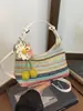 Bolsa Pequena de Palha Tecida de Designer para Mulheres 2025 Novo Estilo Bolsa Transversal Tecida de Férias Moda Versátil Balde de Praia Bolsa de Ombro