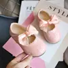 Sapatos de Menina com Laço Sapatos de Couro 2026 Primavera e Outono Novos Estilo Coreano Sapatos de Princesa para Crianças Sapatos Individuais para Meninas Sapatos de Dança