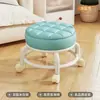 Taburete giratorio con ruedas para uso doméstico, taburete bajo con ruedas, taburete redondo pequeño, taburete para sofá, silla pequeña con respaldo de plástico