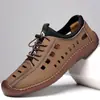 Sapatos Masculinos Primavera Novo Estilo Sandálias Sapatos Casuais Respiráveis Masculinos Solado Macio Ultra-Leves Sapatos de Couro Tendência Moda Versátil Resistentes ao Desgaste Sapatos Masculinos