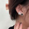 Aretes de Plata Esterlina S925 de Corea del Sur con Carita Sonriente Aretes Sonrientes Femeninos Sentido del Diseño Temperamento Pequeños y Exquisitos Sensación de Alta Gama