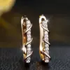 Aretes de botón Rongxing de nicho transfronterizo de cuerda retorcida con incrustaciones de diamantes, con un delicado diseño de rayas verticales para un look sofisticado y maduro, perfectos para mujeres