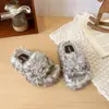 Pantufas fofas e doces florais para meninas, nova coleção outono/inverno 2026, forradas com fleece para aquecimento, pantufas de algodão slip-on versáteis e confortáveis.