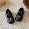 Zapatos de piel para niña estilo coreano inspirados en Chanel, nuevo modelo de verano 2026, mocasines versátiles estilo camelia con suela blanda para niños, estilo francés