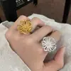 Anillo Abierto de Flor Hueca de Lujo Ligero de Alta Gama para Commuter con Diseño de Personalidad de Nicho Joyería Versátil