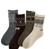 Nova coleção outono e inverno: meias de algodão estilo étnico retrô, feitas com algodão penteado para uma sensação macia e quente, comprimento até a panturrilha, versáteis e estilosas, com design Fair Isle