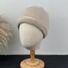 Gorro de Lana de Estilo Coreano con Letra Pequeña de Personalidad Suéter Color Sólido Otoño Invierno Cálido Protección para Orejas Gorro Tipo Cubo de Punto Versátil Gorro para el Frío Moderno