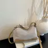 Bolsas populares de este año: Nuevos bolsos de mujer para principios de otoño de 2026, bolsos de hombro vintage esmerilados, bolsos cruzados casuales de alta gama