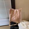 Bolso Grande Acolchado con Cadena de Moda para Mujer 2026 Nuevo Modelo Celebridad de Internet Transfronterizo Bolso de Axila Bolso Cruzado Tipo Cubo Suave