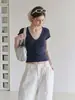 Camiseta de manga corta simple con cuello en V estilo Old Money para mujer, Verano 2026, Corte ajustado, Adelgazante, Top corto para anudar