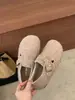 []2026 Novos Sapatos Femininos Fechados para Aumentar a Altura Femininos Bico Redondo Couro de Lã Fivela Birkenstock Slip-Ons
