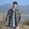 Camisa de manga larga a cuadros retro para hombre, otoño holgada casual 2026 nueva chaqueta juvenil moderna con cuello de solapa