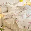 Juego de falda de cama de cuatro piezas 100% algodón con encaje y estampados florales, estilo princesa, para camas individuales y dobles, funda nórdica 1.8m juego estilo falda de cama de algodón puro