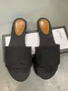 Pantuflas de Comercio Exterior de Talla Grande con Suela Gruesa para Uso Exterior de Mujer Nuevas de Verano 2025 Sandalias de Plataforma Planas Estampadas Europeas y Americanas Venta al por Mayor