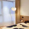 Lámpara de pie estilo crema ins vintage retro francés sala de estar dormitorio mesita de noche lámpara de pie lámpara de ambiente famosa en internet