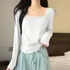 Camiseta de Algodón Puro Cuello Cuadrado Manga Larga para Mujer Diseño Nuevo Primavera y Otoño Camiseta Interior de Espina de Pescado con Estilo Occidental Cuello Grande Camisa Base