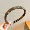 Diadema de Borde Ancho para Otoño e Invierno Estilo Coreano para Mujer Diadema Alta para la Parte Superior de la Cabeza Hace que la Cara Parezca Más Pequeña Sensación de Alta Calidad Pinza para el Cabello Accesorios para el Cabello Antideslizante Pinza para el Cabello Goma para el Cabello