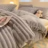 Conjunto de Roupa de Cama Espesso de Veludo Leiteiro de Inverno com Quatro Peças Lençol de Cama de Veludo Pelúcia de Coelho Capa de Edredom Roupa de Cama de Três Peças para Dormitório de Veludo Coral