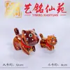 Linda Figura de Gato de Madera Tallada en Madera de Alcanfor, por Yi Ming Xian Yuan