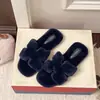 Chinelos peludos de sola reta femininos para uso externo, novidade outono e inverno de 2026 estilo coreano, chinelos confortáveis e quentes, sapatos femininos de algodão slip-on
