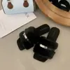 Chinelos Peludos para Mulheres, Novo Estilo de Moda Outono e Inverno com Fivela de Metal, Chinelos de Algodão Preguiçosos de Alta Qualidade