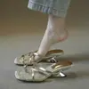 Sandalias de Exterior Doradas Cuadradas con Tiras Cruzadas, Modernas y Elegantes, para Mujer, Nuevas de Primavera/Verano 2026, Sandalias de Tira con Tacón Medio