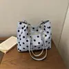2026 Verano Nuevo Bolso Tote de Lunares Estilo Coreano Gran Capacidad Correa Bolso de Hombro Alta Estética Dulce Fresco Bolso de Axila