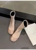 Botas Curtas Retro Bico Redondo Patchwork Planas com Salto Interno Aumentador para Mulheres 2026 Outono Inverno Nova Simples Versátil Elásticas Emagrecedoras Curtas