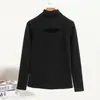 Nova Camiseta Base Feminina Outono/Inverno 2024 com Gola Meia-alta, Design Vazado, Manga Longa e Corte Slim para Usar por Cima