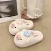 Pantuflas de felpa cálidas con suela gruesa de pelo de cerdito para mujer, blancas, 2026, para meter el pie, sensación como de caca, pantuflas nuevas de algodón, amor hogar