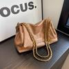 Bolso de mujer de gran capacidad, sencillo y moderno, otoño e invierno 2023, nuevo bolso de cadena para debajo del brazo, estilo occidental, bandolera de hombro combinable.