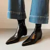 Botines Cortos Estilo Coreano Puntiagudos Aumentadores de Altura para Mujer 2026 Otoño/Invierno Nuevas Llegadas con Felpa Versátiles de Poner Tacón Bajo Suela Suave Botines Adelgazantes