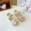 2026 Sandálias de Banho Florais de Verão para Meninas, Chinelos de Ballet Infantil, Sandálias Slip-On, Sapatos Leves de Princesa para Pais e Filhos