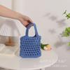 Bolsa de algodón tejida de mano linda al por mayor de fábrica, nueva bolsa versátil de color sólido tejida de paja hueca, bolsa de malla para la mano para mujer